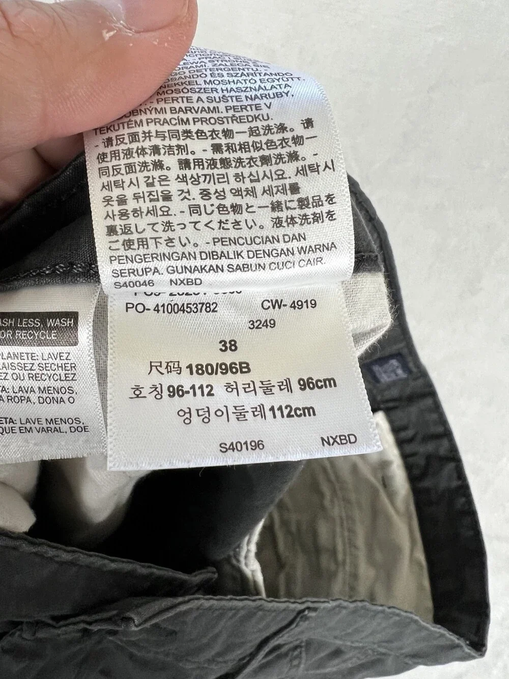 Leviâs Gray Cargo Shorts Size 38 Ripstop Y2K Baggy